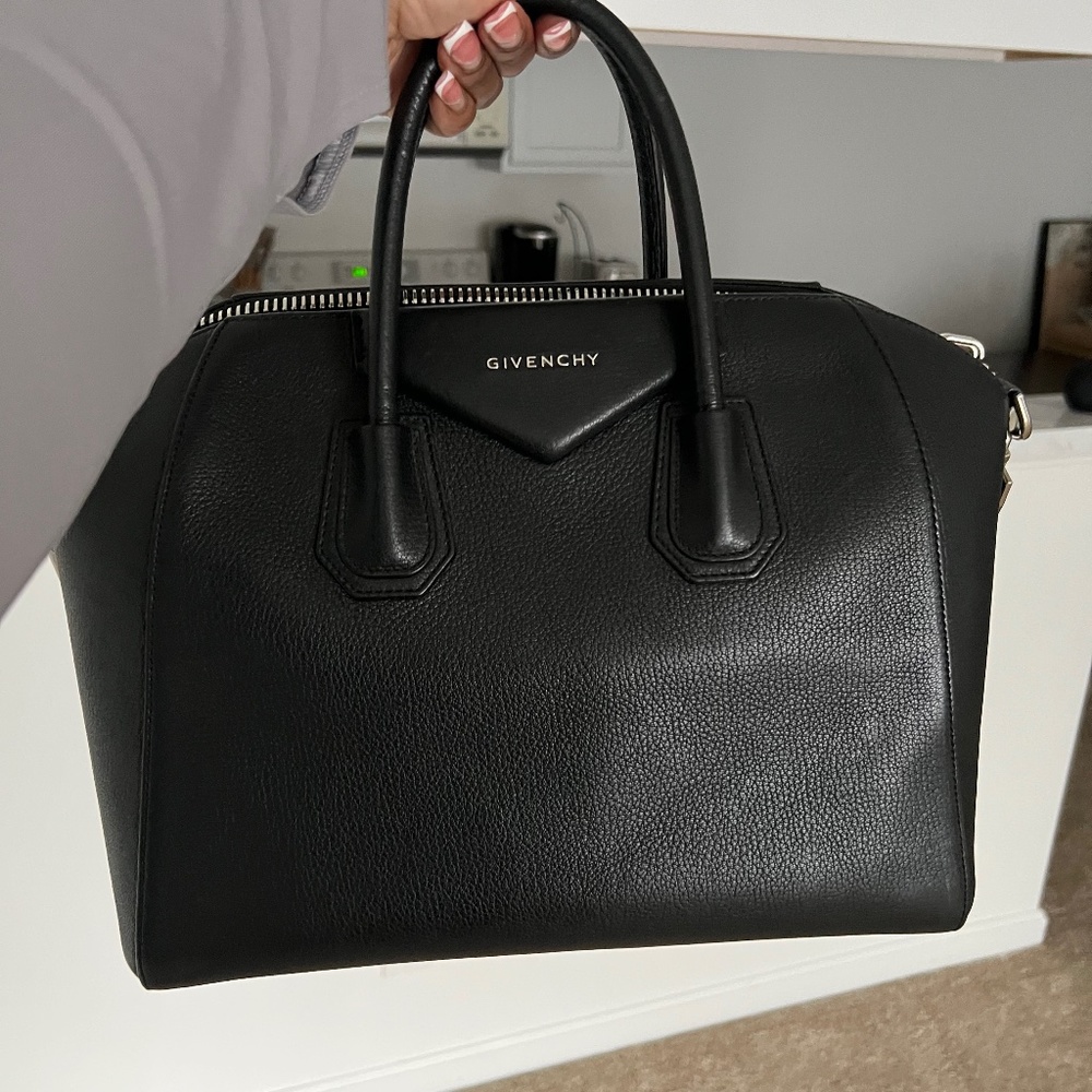 Medium Givenchy Antigoua